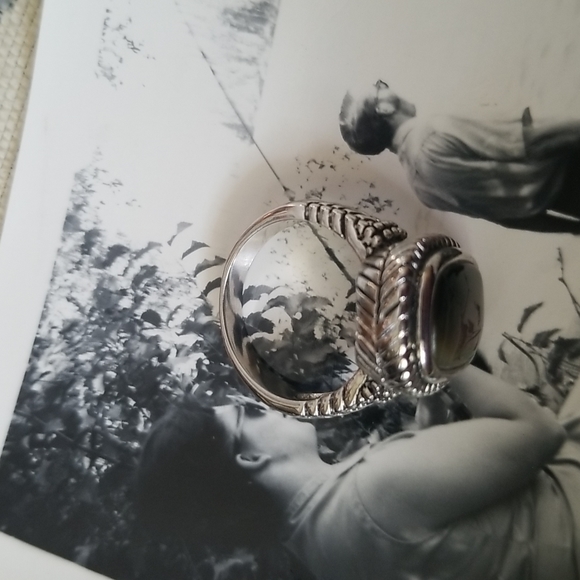 NWOT Mother of Pearl Ring - Picture 4 of 5